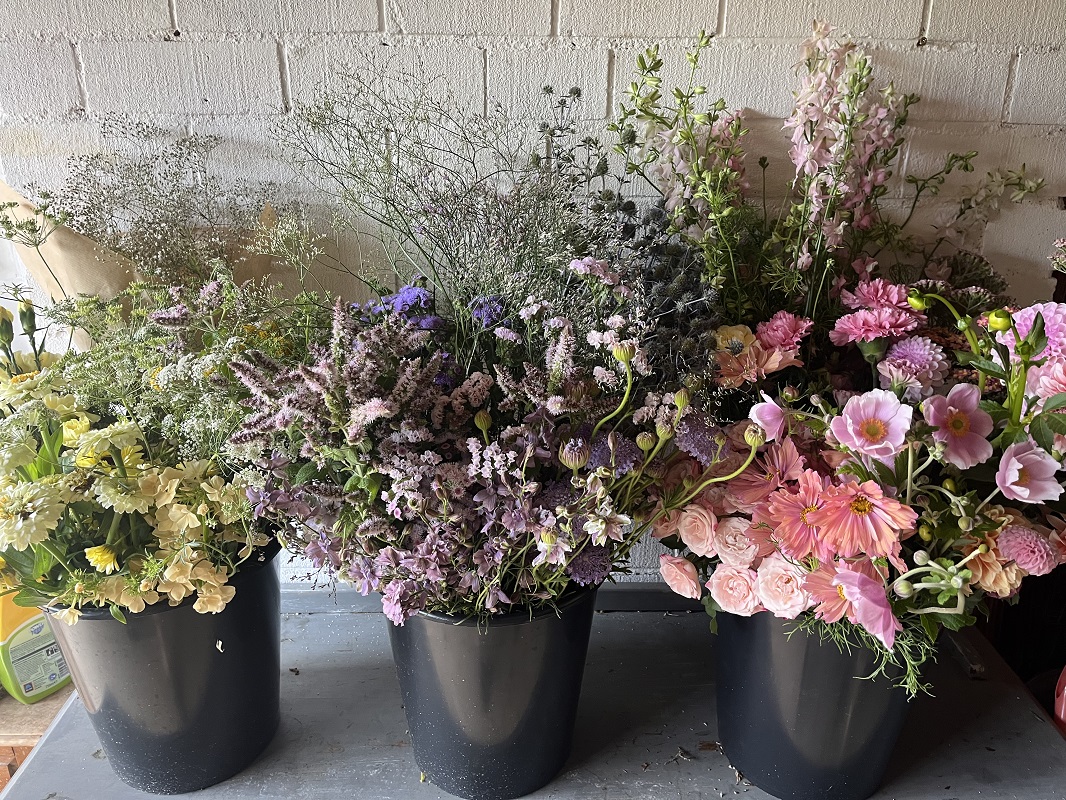 DIY Wedding Flower Buckets from Bride and Bloom (2) DIY Wedding Flower Buckets from Bride and Bloom