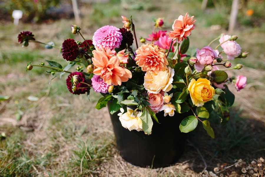 DIY Wedding Flower Buckets from Bride and Bloom (5) DIY Wedding Flower Buckets from Bride and Bloom